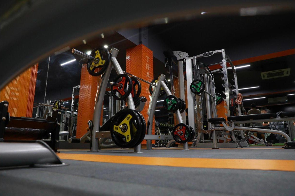 HOIST smith machine and free-weight station at Aspire Fitness Studio, Tambaram